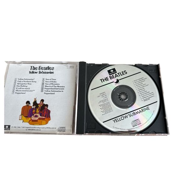 The Beatles CD Lot (4) Revolver, Sgt. Pepper, Yellow Submarine, Mystery Tour - Picture 4 of 16